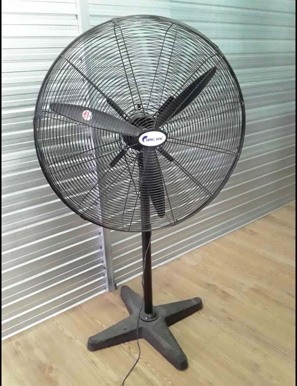 quat_dung_chinghai_3_canh_den