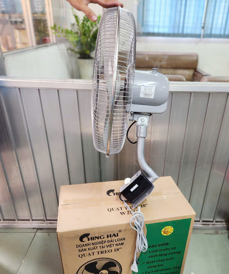 quat_treo_tuong_chinghai_w2518_3